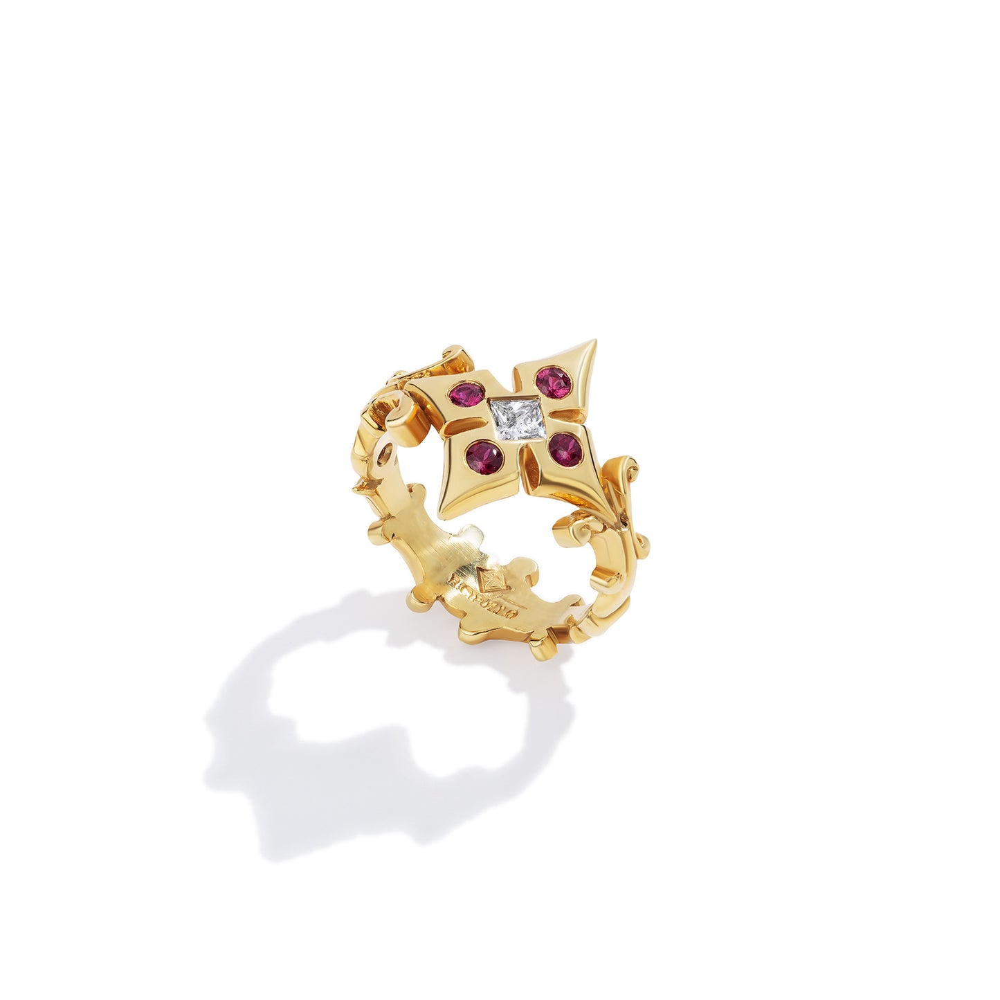 Anello con rubino brillante