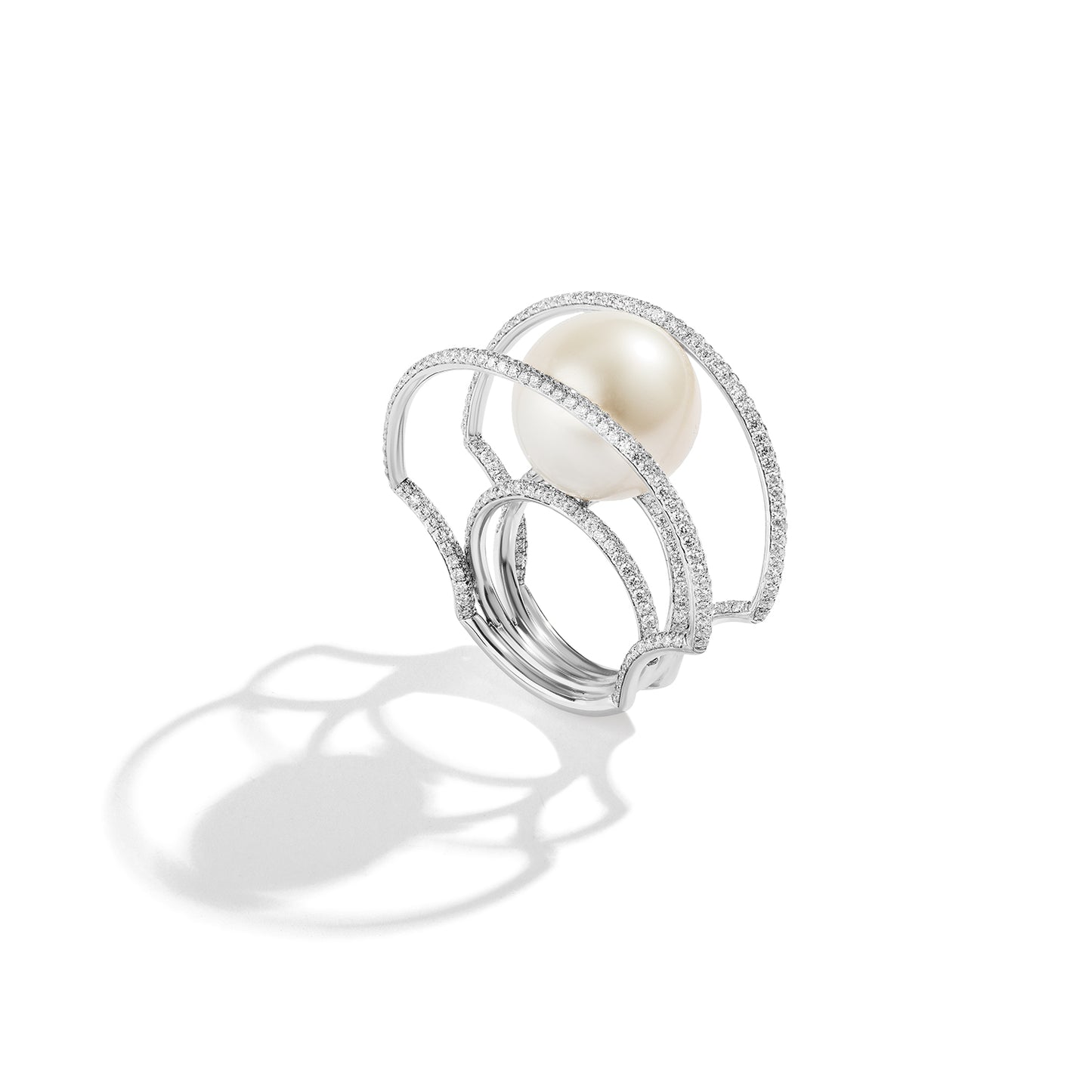 Anello a mezzaluna con perle