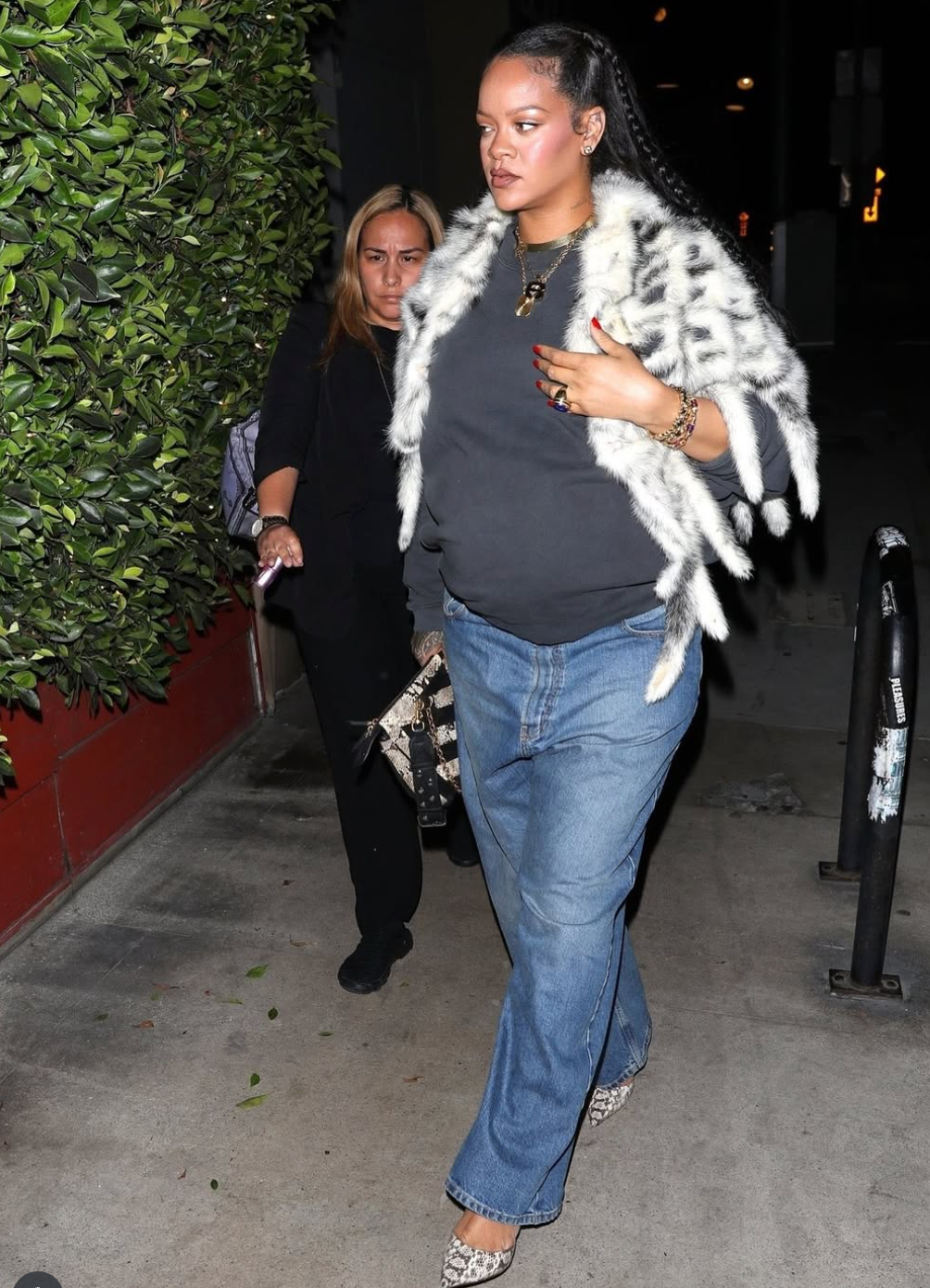 Rihanna wears her Splendente R Pendant