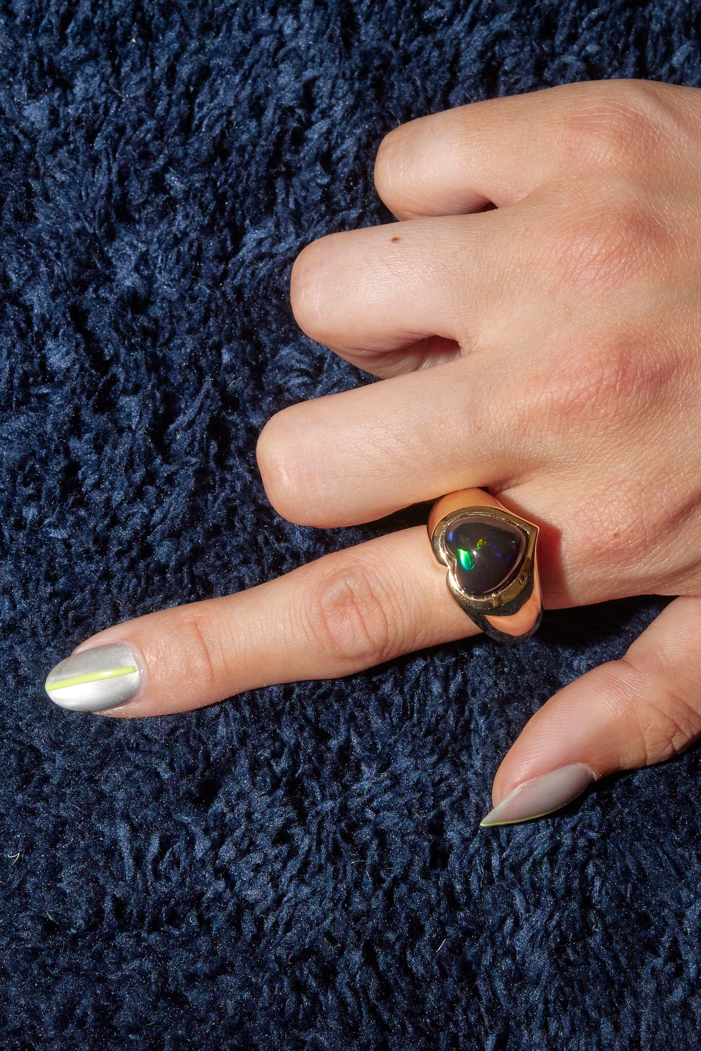Black Opal Cuore a Cuore Ring