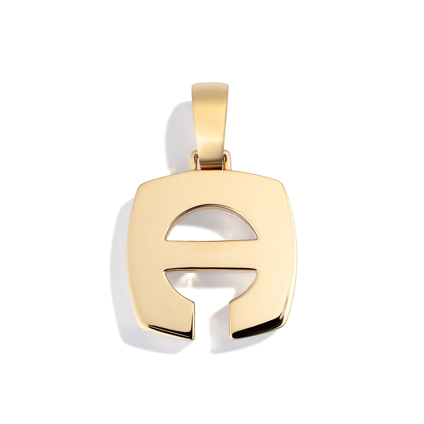 Splendente Letter Pendant