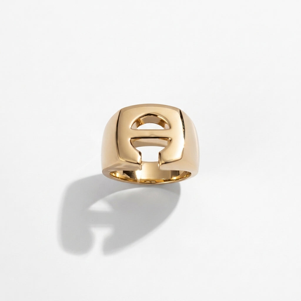 Splendente Letter Ring