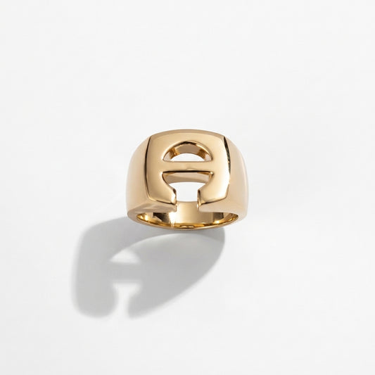 Splendente Letter Ring