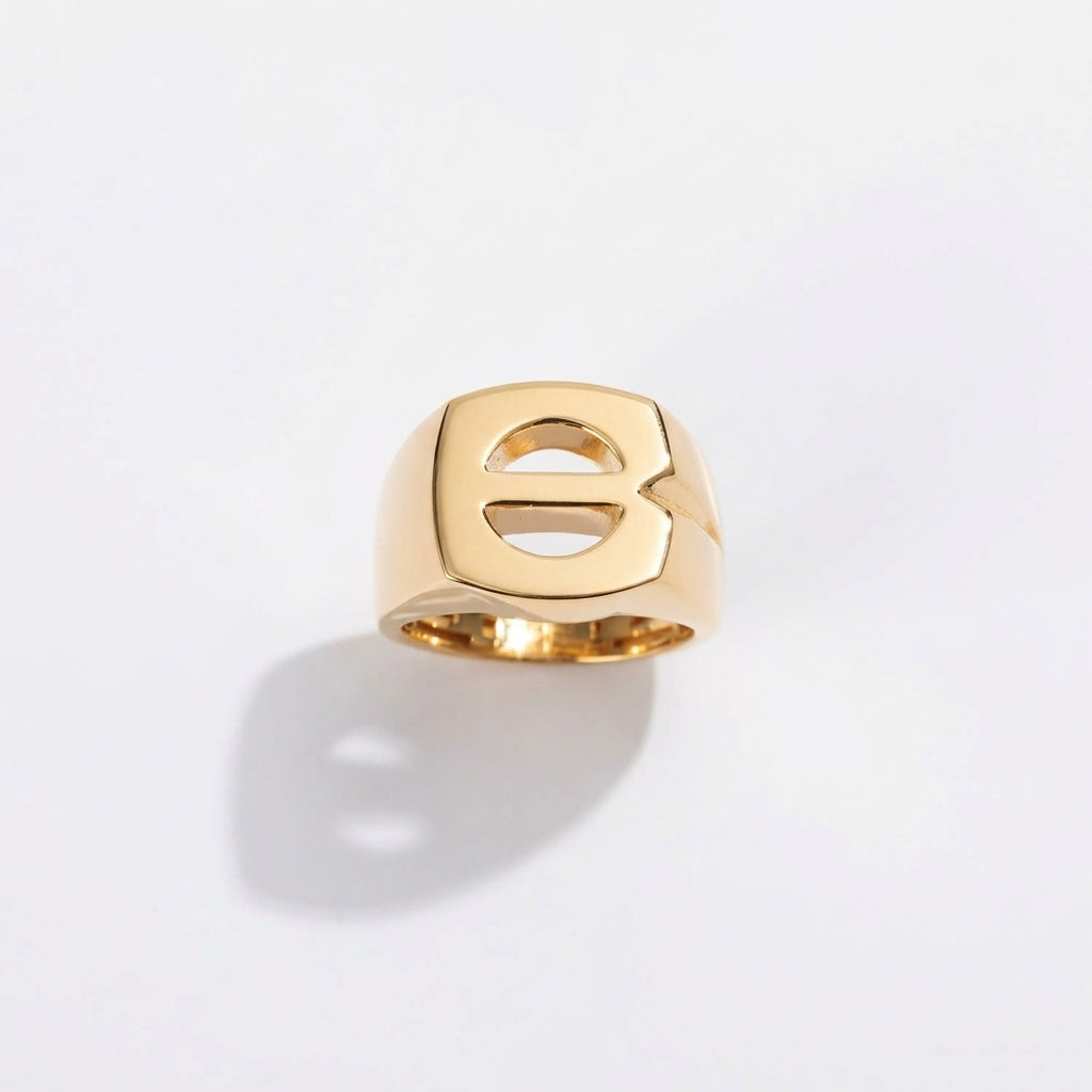 Splendente Letter Ring