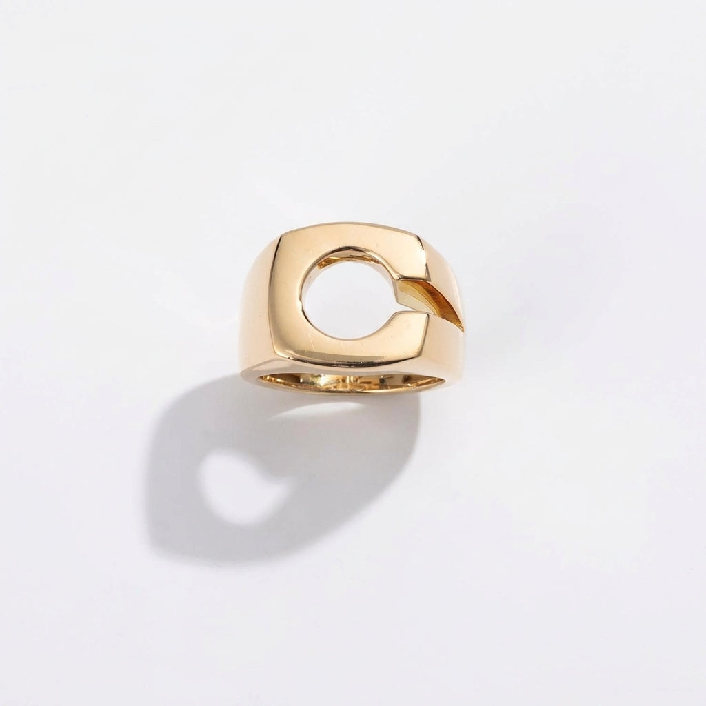Splendente Letter Ring