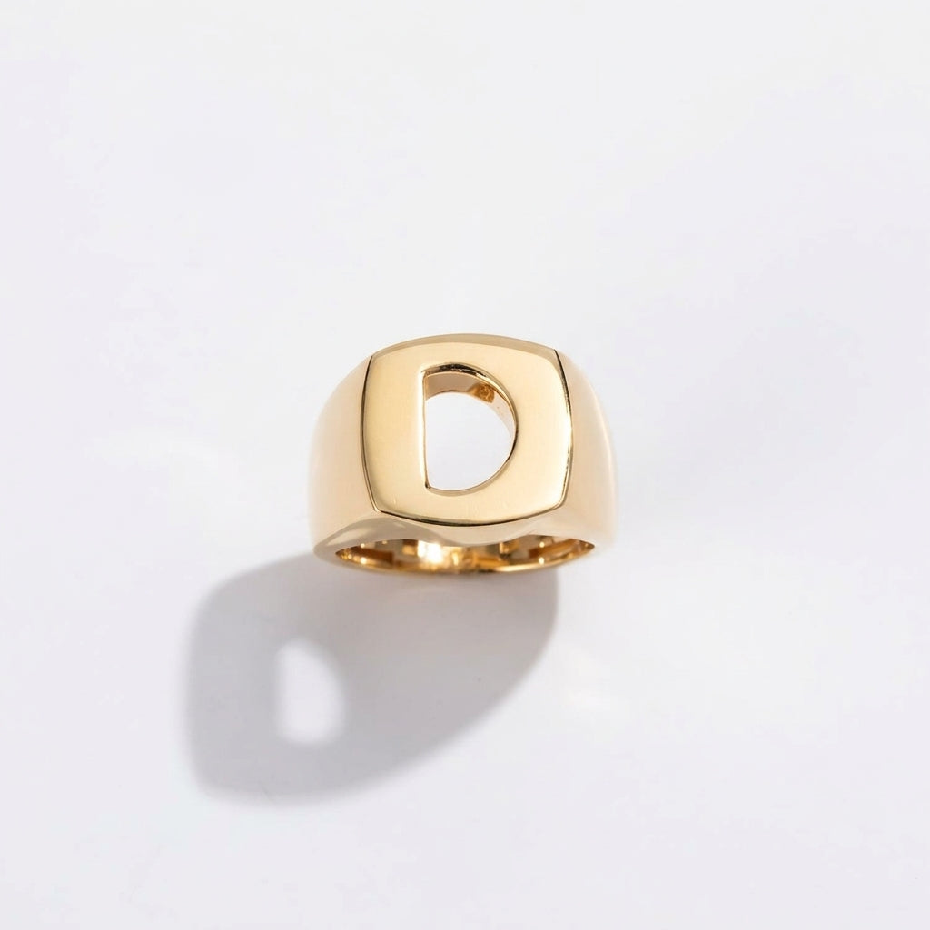 Splendente Letter Ring