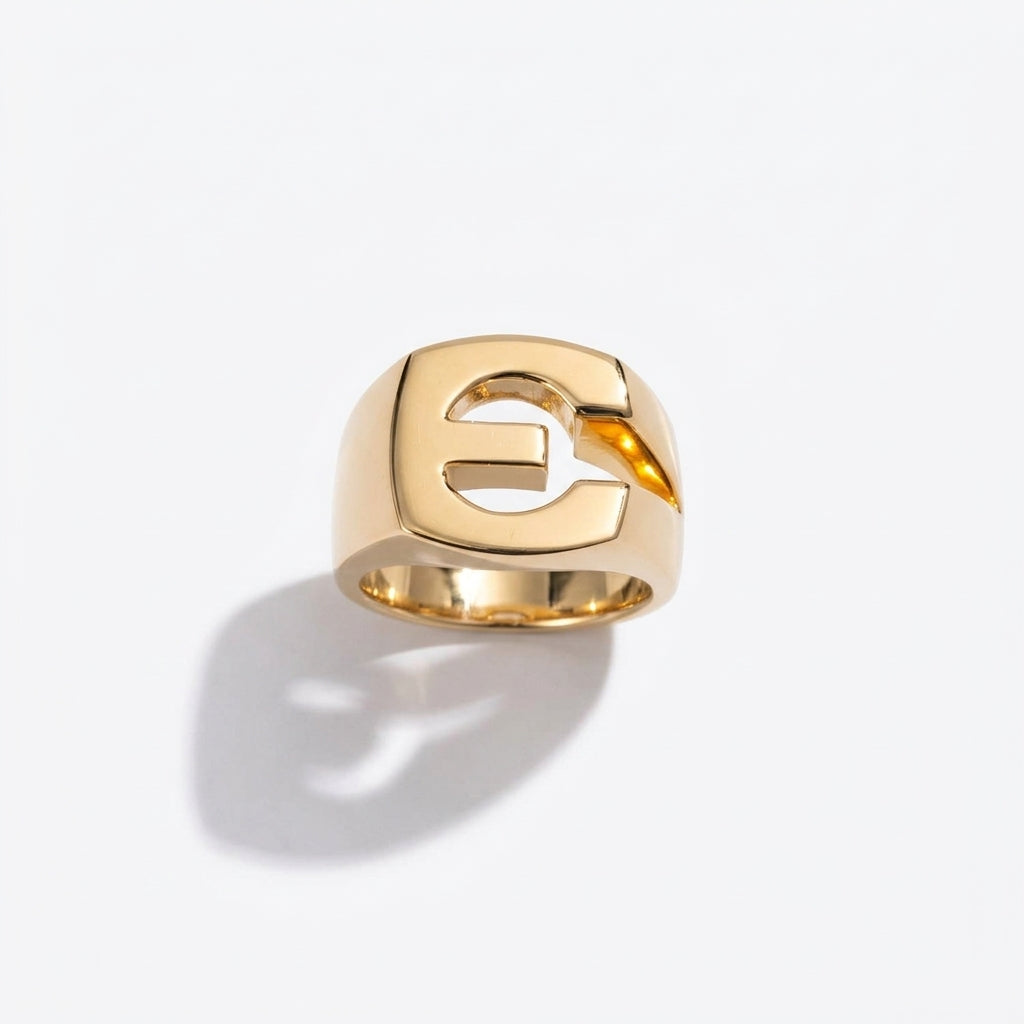 Splendente Letter Ring