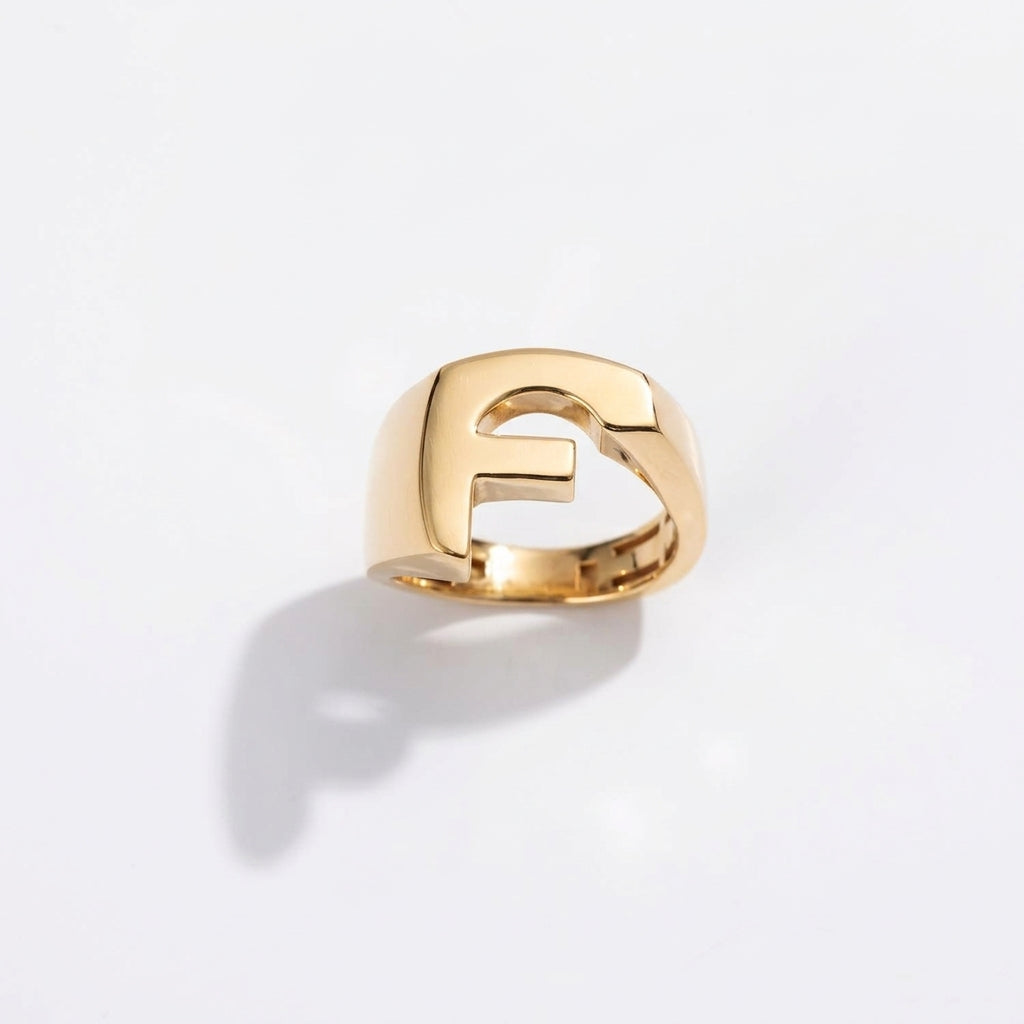 Splendente Letter Ring