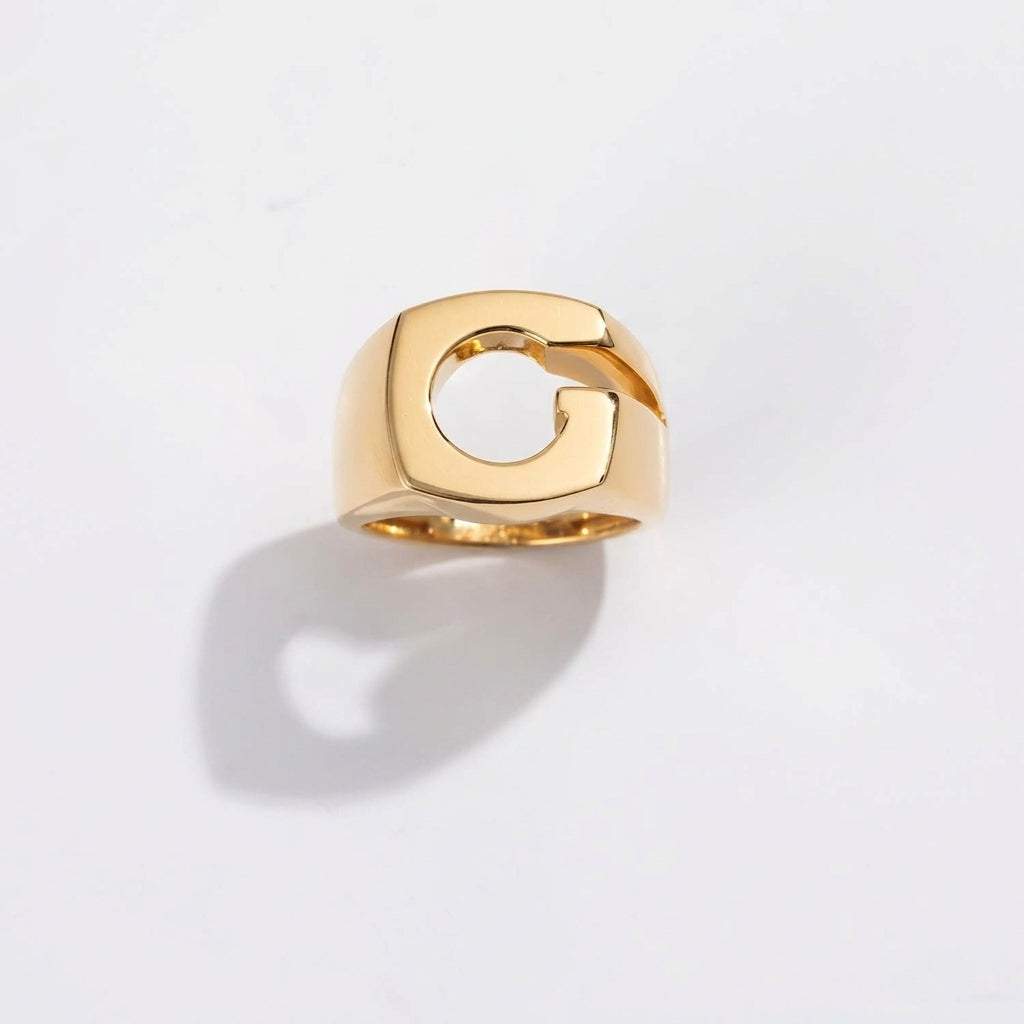 Splendente Letter Ring