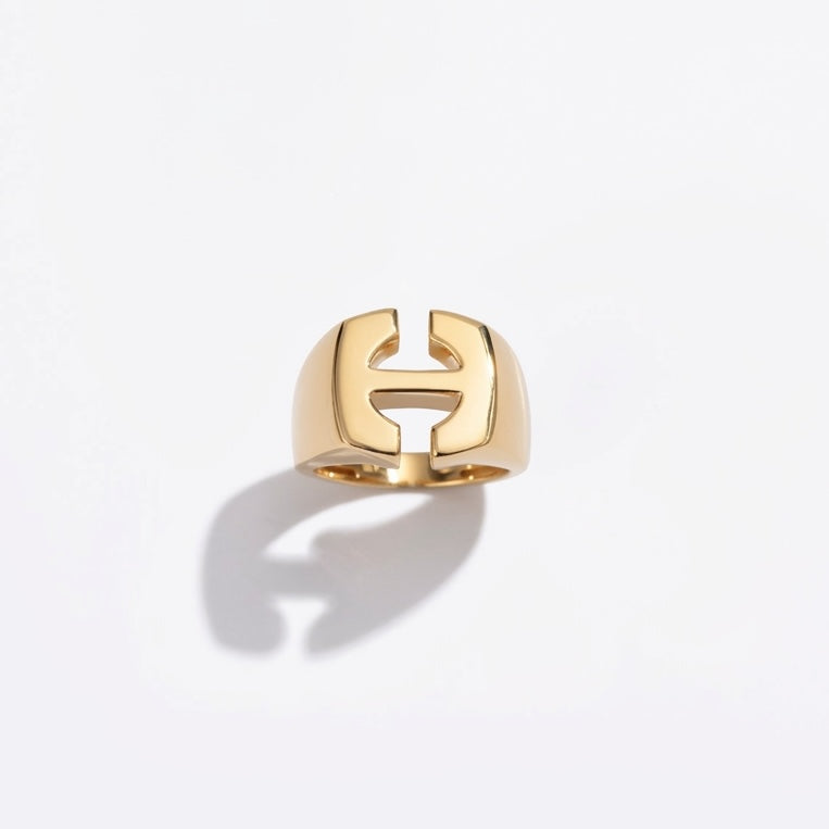 Splendente Letter Ring