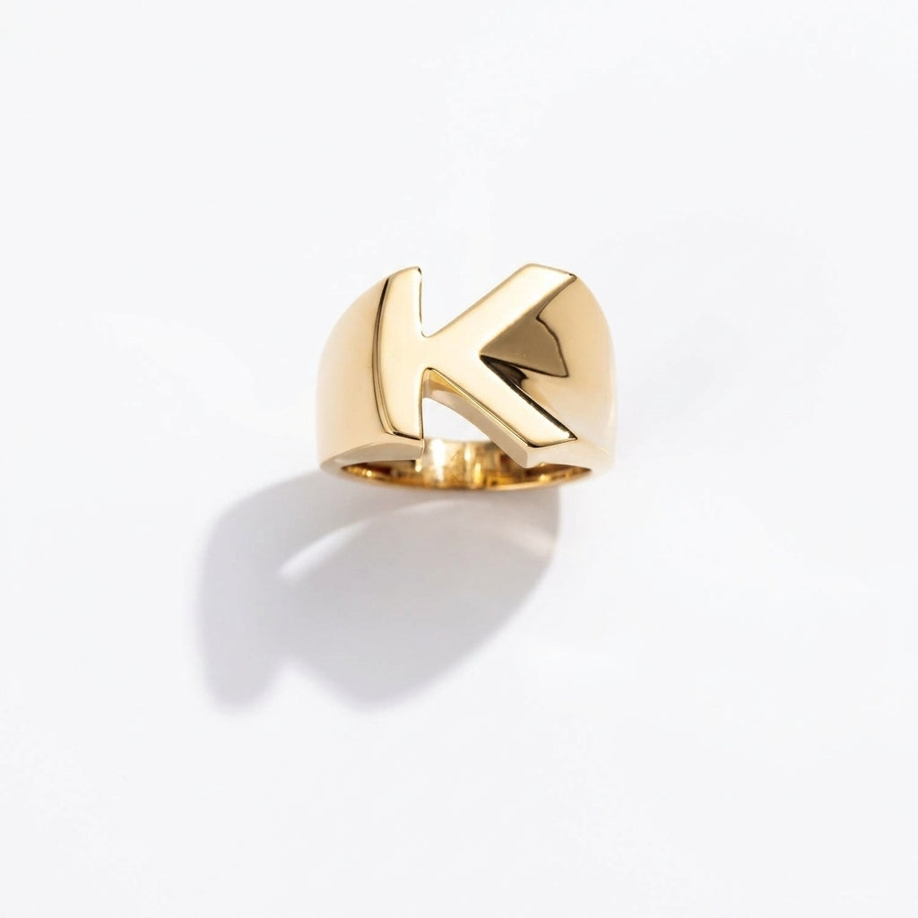 Splendente Letter Ring