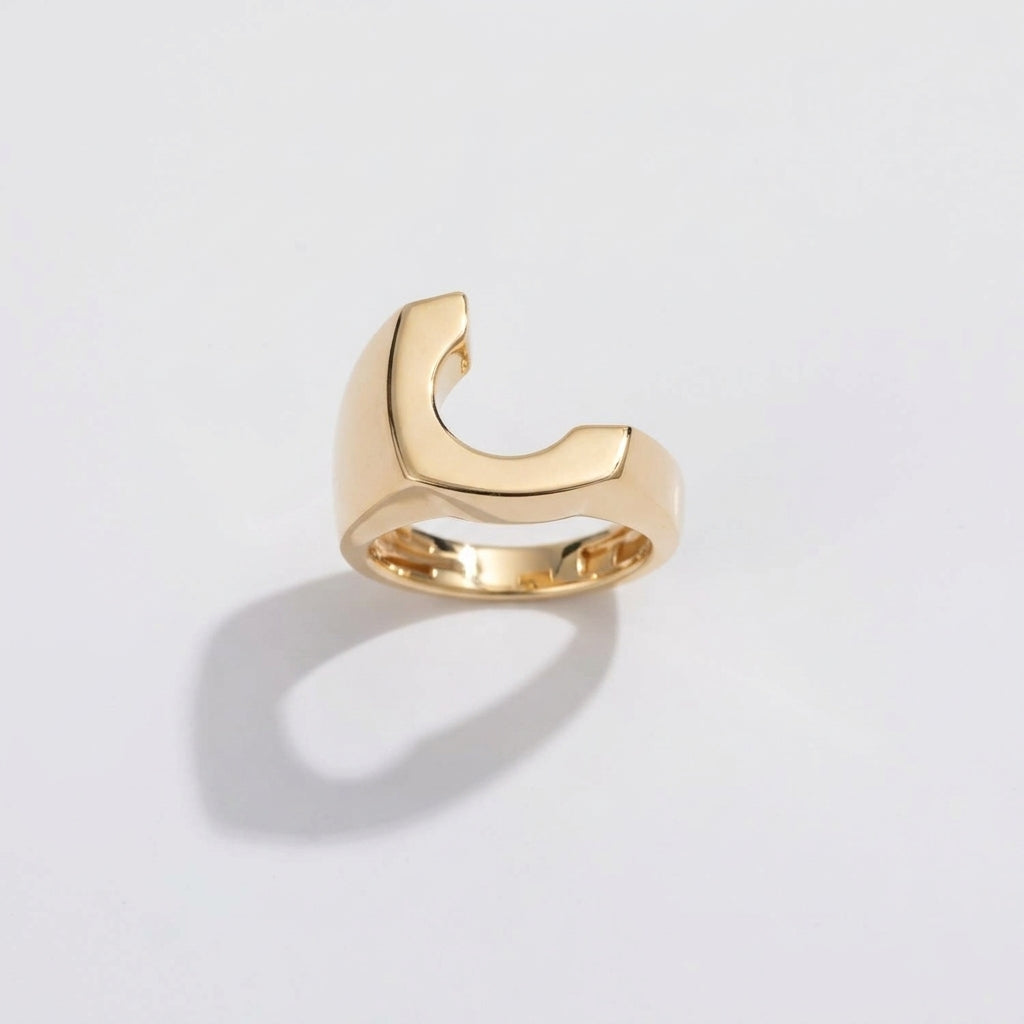 Splendente Letter Ring