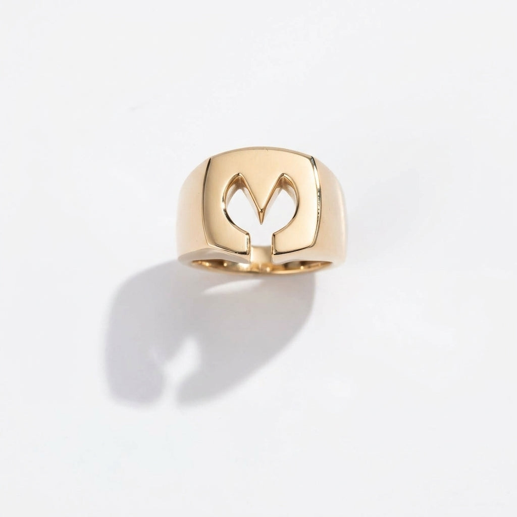 Splendente Letter Ring