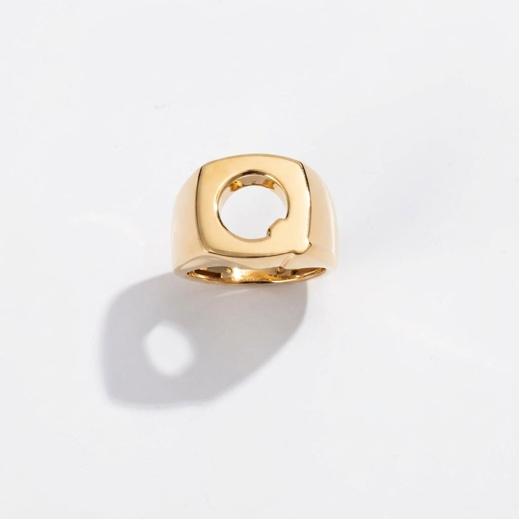 Splendente Letter Ring