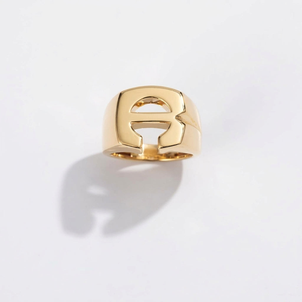 Splendente Letter Ring