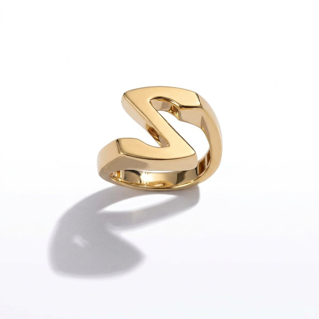 Splendente Letter Ring