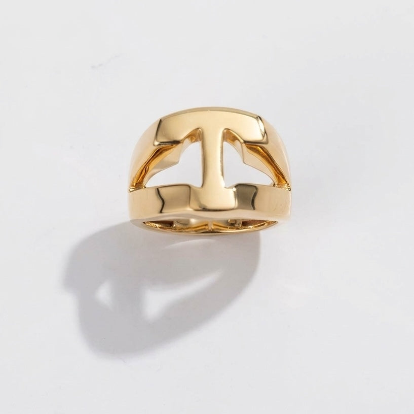 Splendente Letter Ring