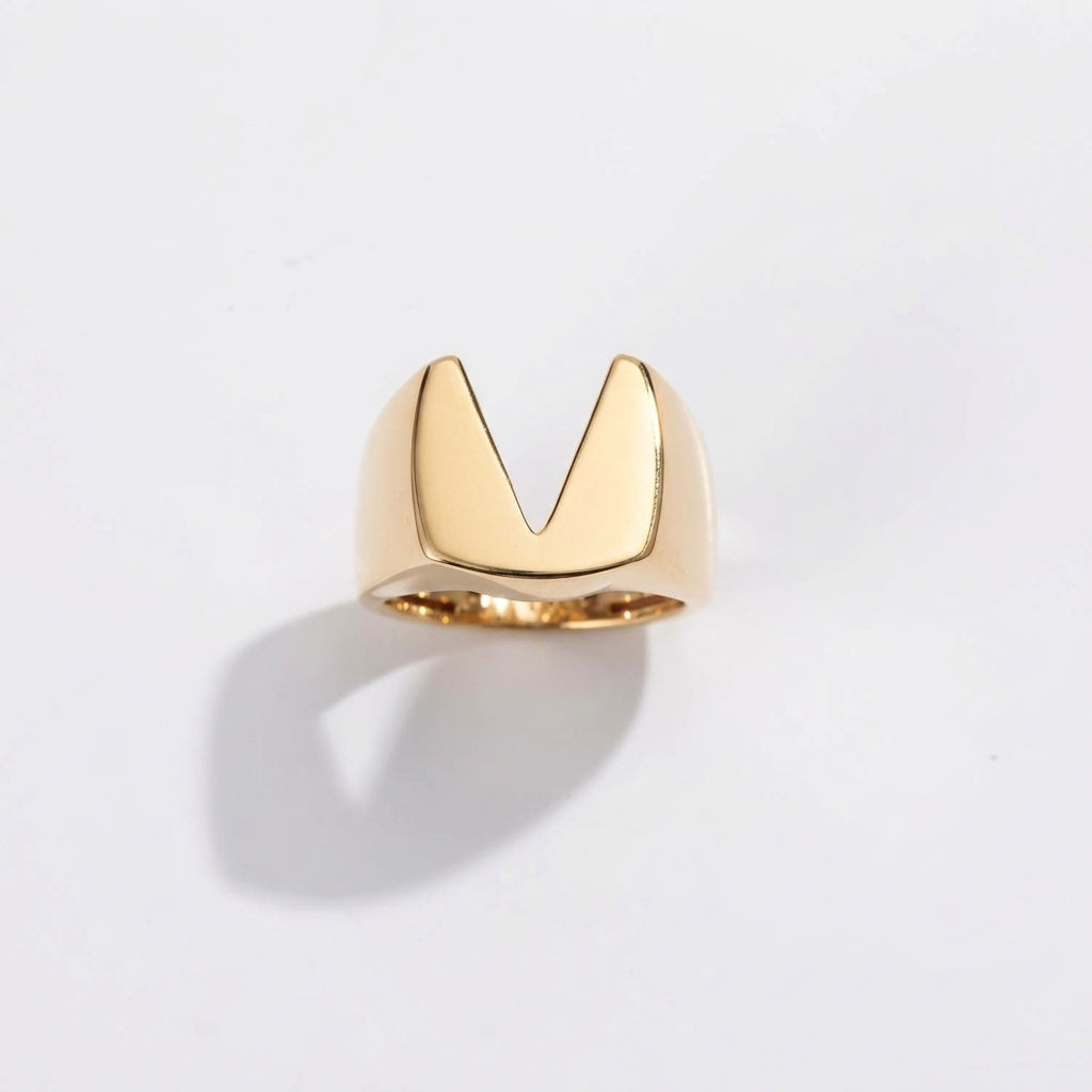 Splendente Letter Ring