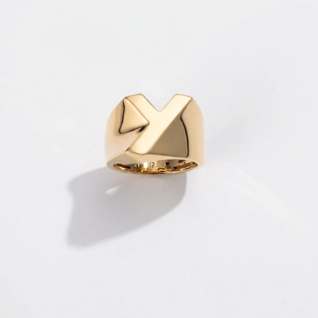 Splendente Letter Ring
